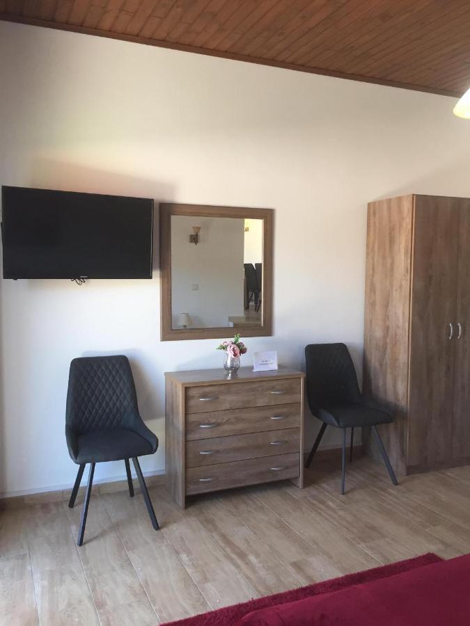 Love Holiday Suite 1 Tris Elies Екстер'єр фото