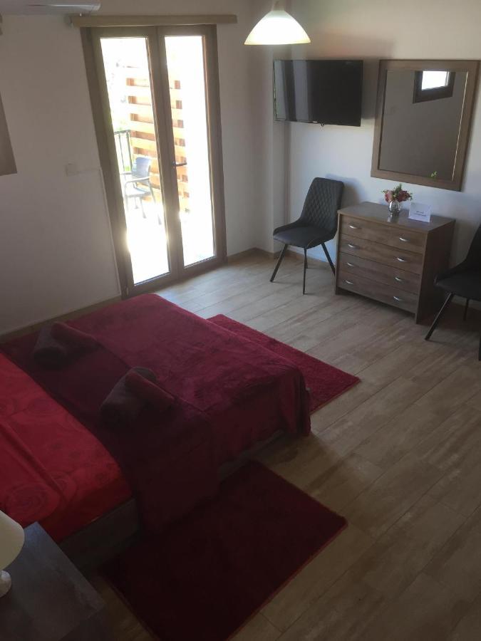 Love Holiday Suite 1 Tris Elies Екстер'єр фото
